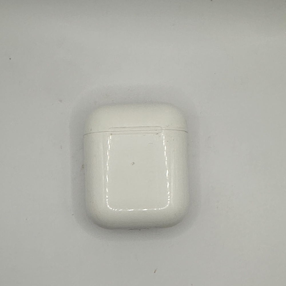 White Wireless Earbuds Charging Case AirPod